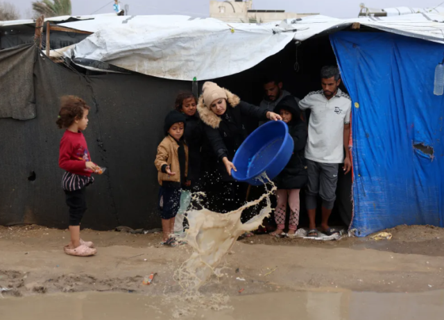 الأونروا: معاناة قاسية يعيشها أهالي غزة في ظل الأمطار وتعنت الاحتلال في إدخال المساعدات