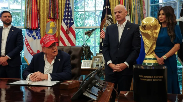 إنفانتينو يواجه اتهامات بانتهاك قواعد الفيفا بعد إشادته بترامب