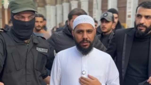 بالفيديو .. داعية فلسطيني يوجه رسالة للأسد من جبل قاسيون