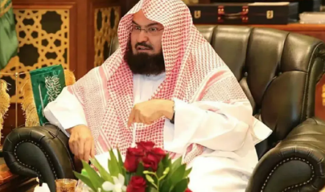 السديس يخاطب الفلسطينيين بحرقة من الحرم المكي .. فيديو