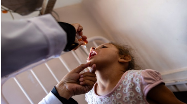 بدء حملة التلقيح ضد شلل الأطفال في وسط قطاع غزة