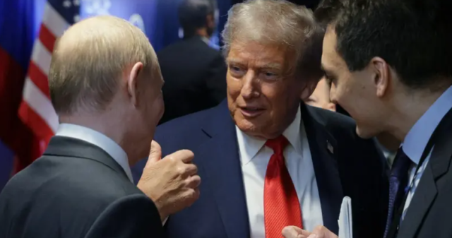 بعد تقرير حول إلغاء قمة بوتين وترامب .. الكرملين: لا تعليق