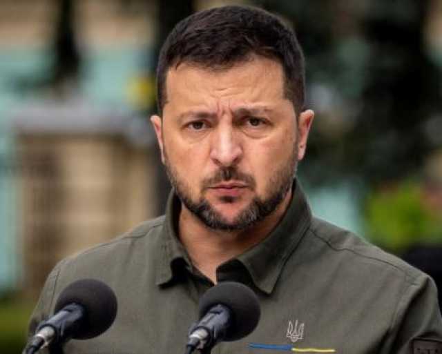 زيلينسكي يخيّر مواطنيه بين اللجوء أو الانتصار