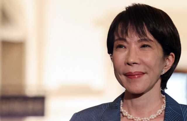 رئيسة وزراء اليابان تشتكي للبرلمان: قلة النوم تضر بشرتي وتزيد انتفاخات العين!