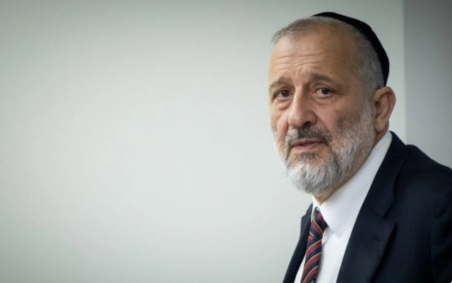 حزب شاس ينسحب من مناصبه الائتلافية في الكنيست