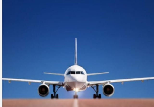 تحطم طائرة هندية خلال عرض بمعرض دبي للطيران