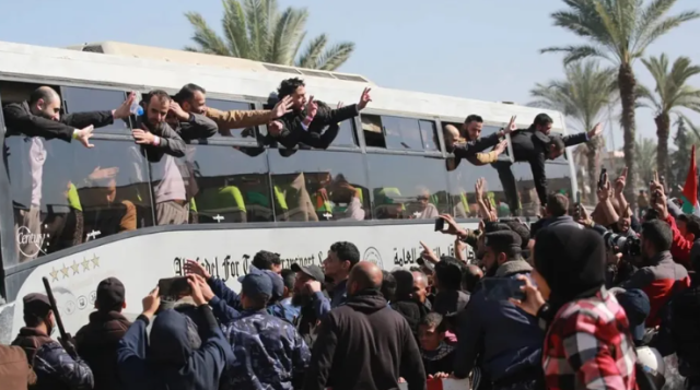 أحدهم نال أكبر حكم بالسجن .. 6 أسرى كبار تريد «حماس» تحريرهم