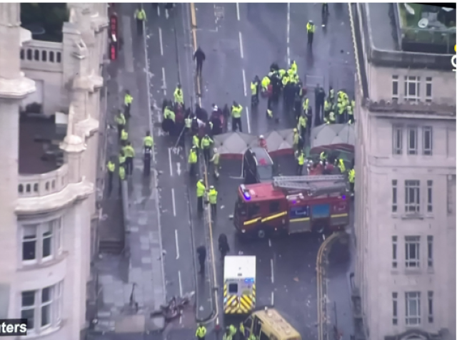 الشرطة البريطانية: إصابات في حادث دعس خلال احتفالات ليفربول بلقب الدوري الإنجليزي