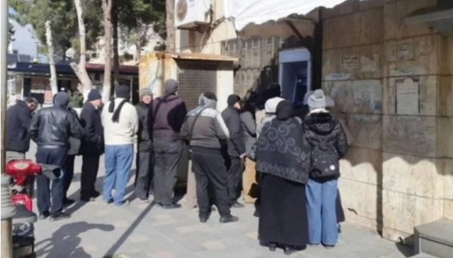 سوريا: بدء صرف معاشات المتقاعدين بزيادة 200%
