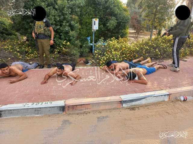 عاجل : كتائب القسام تنشر صوراً توثق اسرها جنوداً إسرائيليين في مستوطنات غلاف غزة