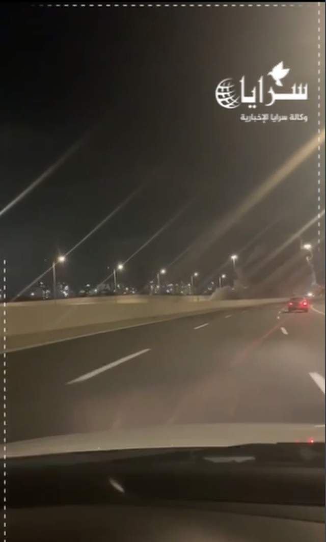 بالفيديو .. سقوط صاروخ من الرشقة الصاروخية التي أطلقتها كتائب القسام في مدينة تل أبيب