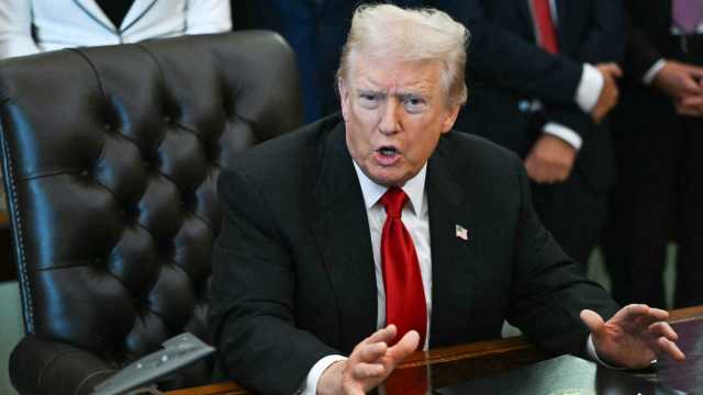 ترامب يسعى لإعداد خطة بديلة لتجنب إبطال رسومه الجمركية