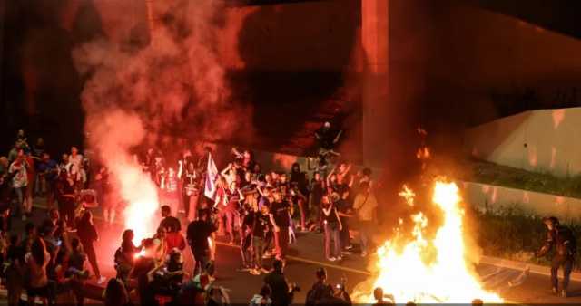 بالفيديو .. آلاف الصهاينة يعتصمون أمام مقر إقامة نتنياهو لعقد صفقة جديدة مع حماس وتحرير المحتجزين