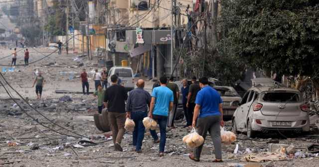 حكومة غزة: الاحتلال اغتال 100 عامل في تقديم المساعدات