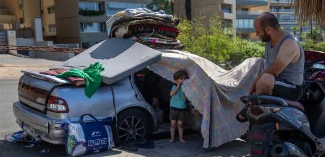 كورنيش بيروت البحري يتحول إلى ملجأ مفتوح للنازحين .. نازحين يروون قصص