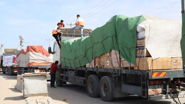عاجل : دخول 20 شاحنة مساعدات جديدة إلى غزة