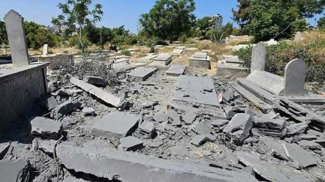عاجل : الاحتلال نبش 1100 قبر في مقبرة التفاح شرق غزة وسرق 150 جثمانًا