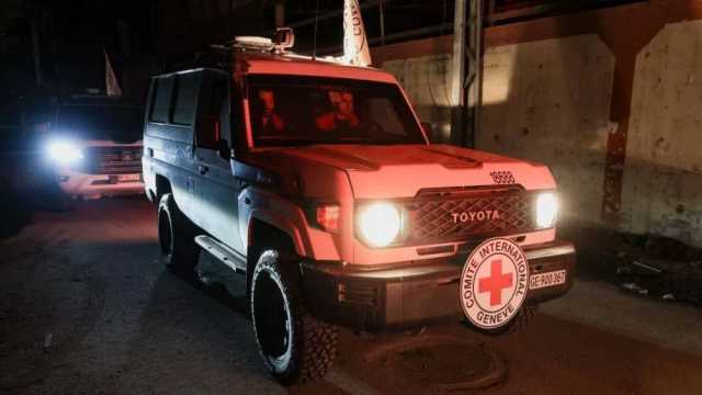 إعلام عبري: الصليب الأحمر يسلم إسرائيل 3 جثث