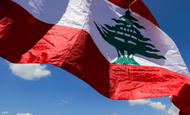 خوفا من اتساع الحرب .. دول تدعو رعاياها لمغادرة لبنان فورا