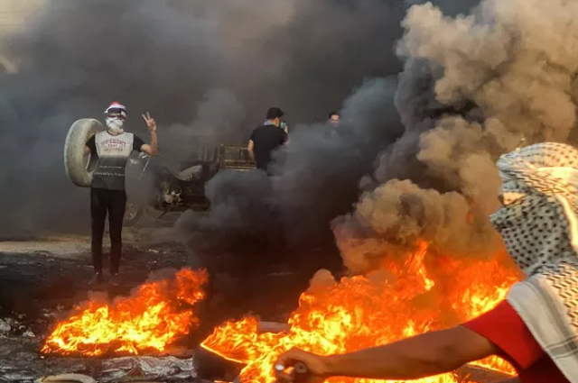 احتجاجات تشتعل في العراق اعتراضا على انقطاع الكهرباء ونقص المياه