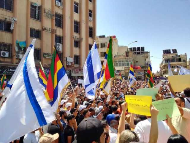 مئات يتظاهرون في السويداء للمطالبة بحق تقرير المصير والاستقلال التام