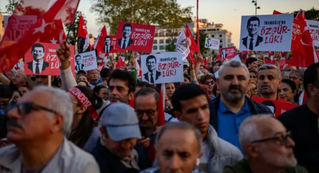 تركيا تعتقل 25 شخصًا بتهم فساد في بلدية إسطنبول