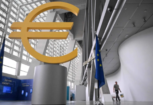 بعد استقرار التضخم .. المركزي الأوروبي يوقف تخفيض الفائدة ويترقّب تداعيات الحرب التجارية الأمريكية
