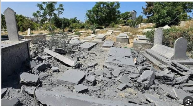 الجيش الإسرائيلي دنّس ما لا يقل عن 16 مقبرة بغزة