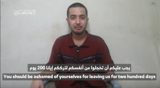 القسام تنشر رسالة أسير لديها بعنوان: افعلوا ما هو متوقع منكم وأعيدونا للبيوت حالاً أم أن هذا أصبح كبيراً عليكم؟
