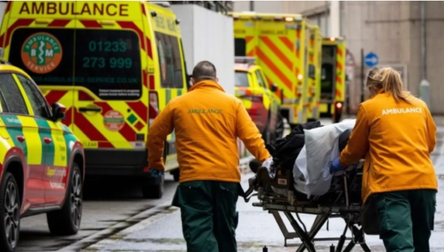 إنجلترا تواجه موجة إنفلونزا حادة: ارتفاع الإصابات 50% ونظام الصحة تحت ضغط غير مسبوق