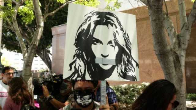 بريتني سبيرز تتهم أحد مرافقي لاعب كرة السلة فيكتور ويمبانياما بصفعها
