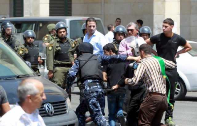 فصائل “المقاومة” في غزة تتهم السلطة الفلسطينية بشن حملة اعتقالات ضد نشطاء مسلحين في الضفة الغربية وتدعو الى إطلاق سراح كافة المعتقلين