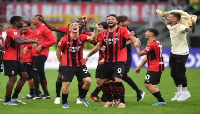 ميلان الإيطالي يعلن ضم لاعب الوسط الهولندي تياني ريندرز