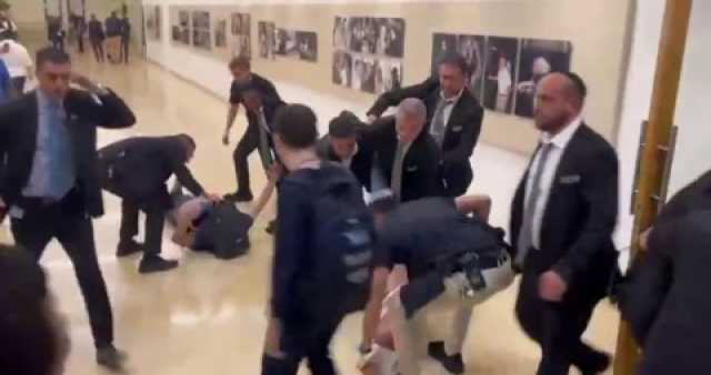 متظاهرون يقتحمون “الكنيست” قبيل التصويت على قانون “إلغاء المعقولية” ومسؤولون في “الائتلاف” يؤكدون أن حكومة نتنياهو ستنهار إذا جُمّدت التعديلات القضائية.. واشنطن: الأمور تخرج عن السيطرة