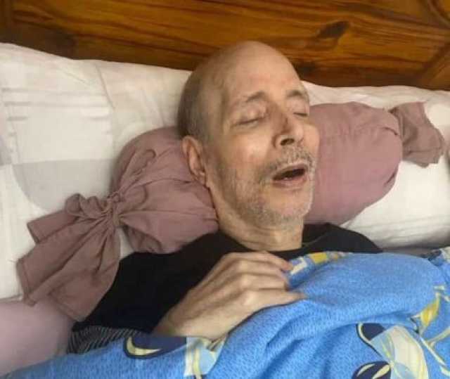 جدل في مصر..هل أخطأت ابنة الفنان المصري إيمان البحر درويش بنشر صورة صادمة له؟ السؤال الرائج: ماذا حدث له؟