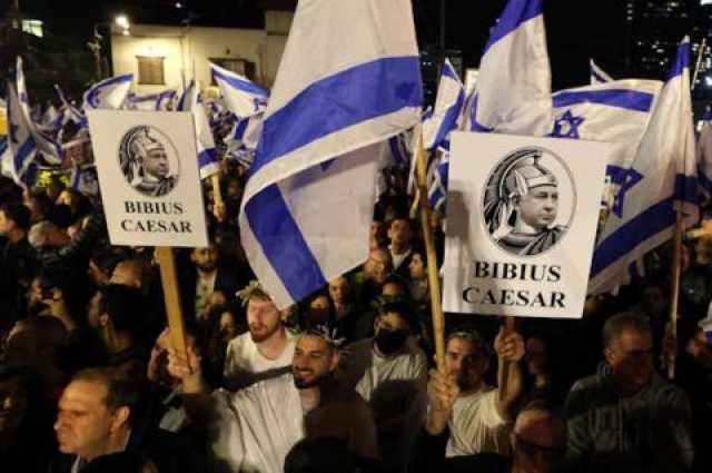 كيانٌ مهزومٌ ومجتمعٌ مأزومٌ وجيشٌ مهزوزٌ يقودهم نتنياهو الفاسِد للهاوية… الأمن القوميّ: الأزمة السياسيّة الاجتماعيّة غيرُ المسبوقة والخطيرة ستُدمِّر قوّة الكيان.. اتسّاع الرفض بالجيش والتقديرات: عشرون ألفًا