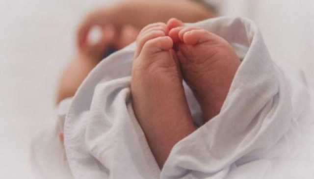 عمره 8 أشهر.. زوجان يبيعان رضيعهما لشراء آيفون 14