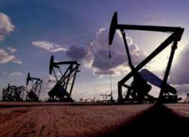 شركات النفط الكبرى تحقق الأرباح مع انخفاض عن 2022