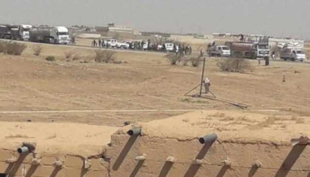 القبائل العربية تقطع طريقا حيويا يستخدمه الجيش الأمريكي لسرقة النفط السوري باتجاه العراق