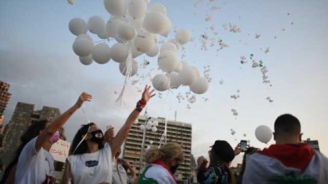الحزن على ضحايا انفجار مرفأ بيروت يوّحِد لبنايين في الحب
