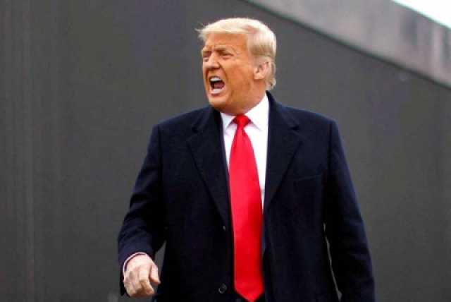 قبيل مثوله أمام القضاء لمحاولته قلب نتيجة انتخابات 2020.. ترامب يتهم بايدن باستخدام القضاء “كسلاح” ضده.. ويقول انه “قريبا” سيحين دور