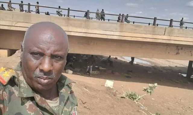 بالفيديو معارك عنيفة .. الجيش يصد قوات الدعم السريع في سنار ويستولي على مركبات قتالية ومضادات طائرات وقائد يظهر في اعلى جسر مايرنو