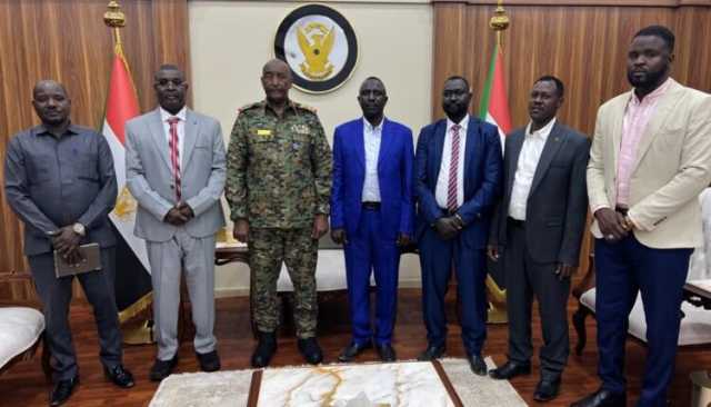 البرهان يلتقي القيادة الجديدة لحركة تحرير السودان بعد إقالة الهادي إدريس