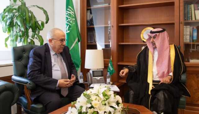 رمطان لعمامرة يبحث مع مسؤول سعودي الأوضاع في السودان