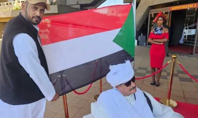 رئيس حزب الأسود الحرة يدافع عن اقتحام الدعم السريع معسكر زمزم ويؤكد: لا توجد حرب بدون انتهاكات