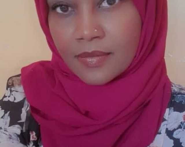 السلطات العسكرية في السودان تعتقل صحفية .. تعصيب عينيها وتفتيش هاتفها
