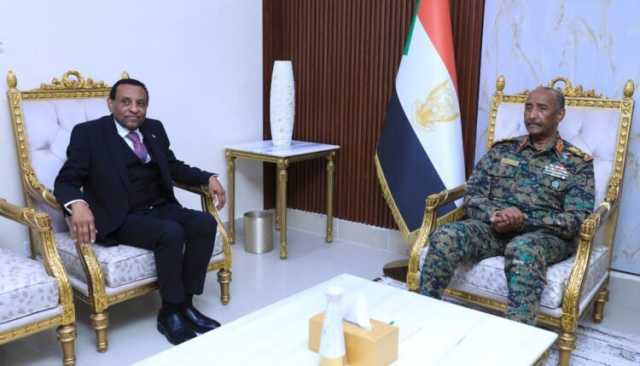 كامل إدريس يؤدي القسم أمام رئيس مجلس السيادة وكشف تفاصيل أول لقاء مع البرهان