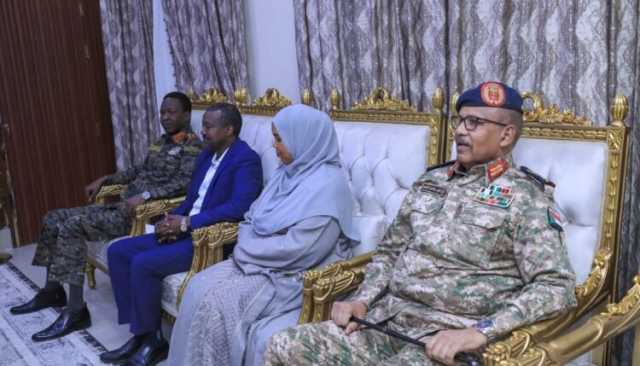 كامل إدريس رئيس وزراء السودان يقدم تعهدات في أول إجتماع مع أعضاء مجلس السيادة