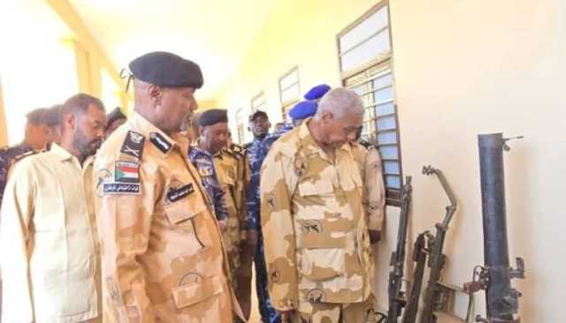 وزير الداخلية يتفقد قوات الاحتياطي المركزى ويشيد