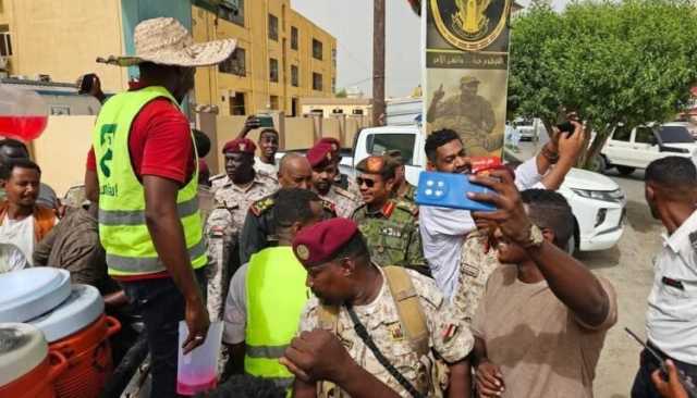 في شوارع بورتسودان.. البرهان يقف على مبادرة إنسانية عظيمة